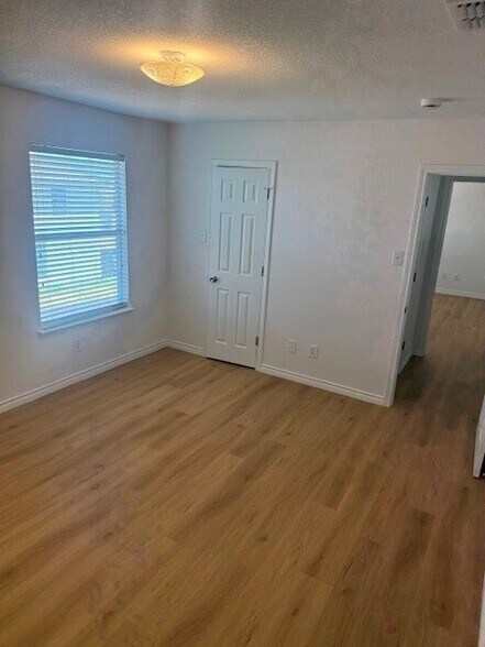 Building Photo - 2021 Brook Meadow Dr