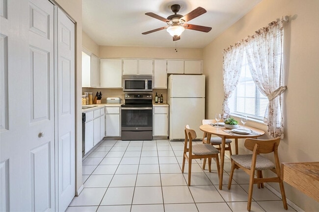 Building Photo - 452 E 9th Ave