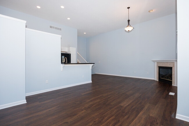 Building Photo - 250 Parktrail Rd