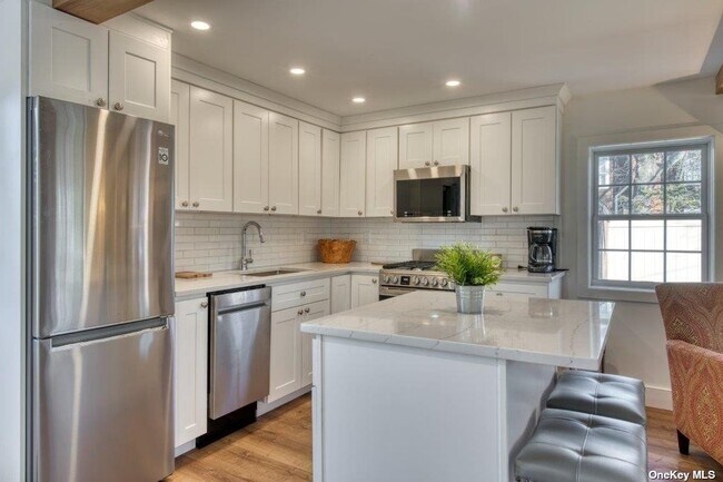 Building Photo - 555 Bridge St