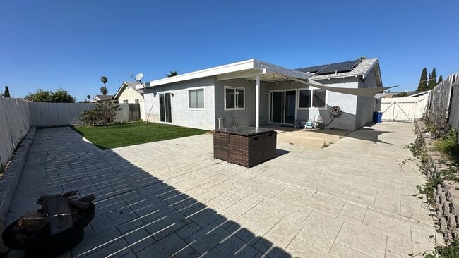 Building Photo - Wonderful 4 bedroom 2 bath home for rent in the heart of Mira Mesa!