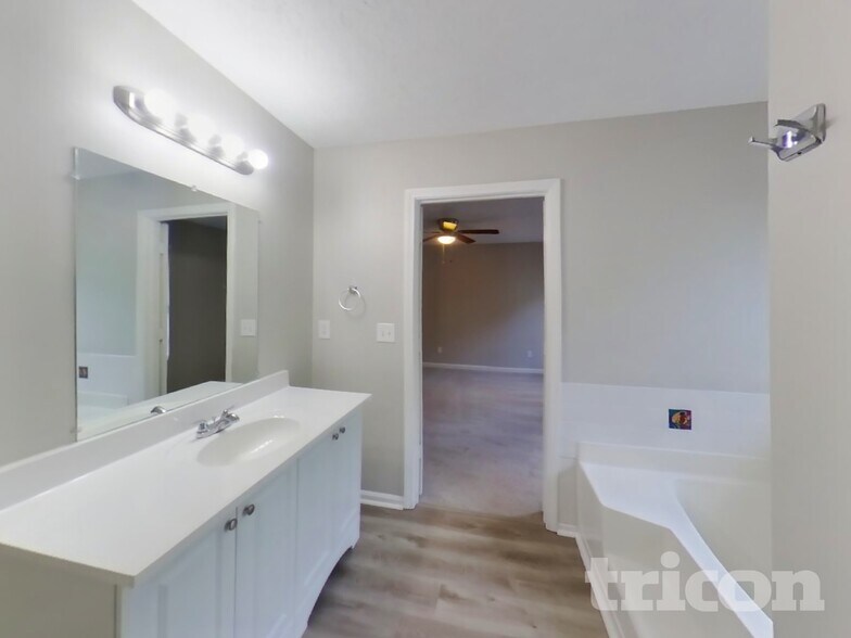 Building Photo - 1008 Carriage Trace Cir