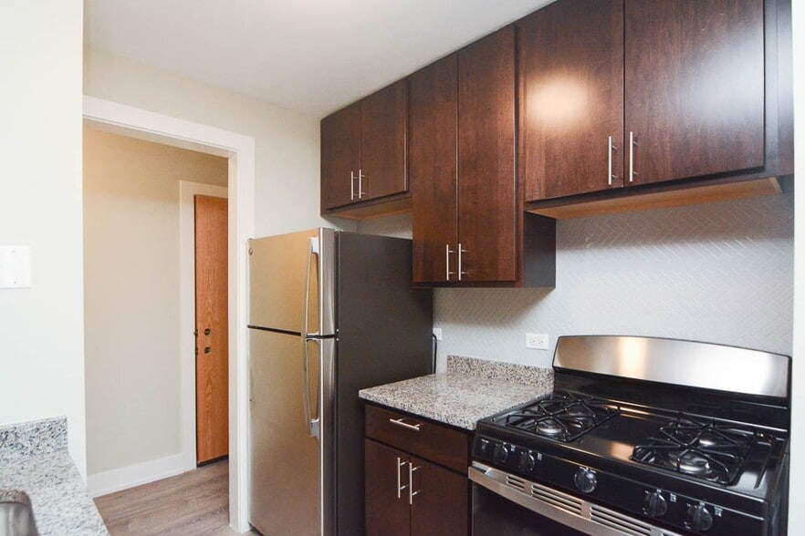 Building Photo - 447 W Surf St