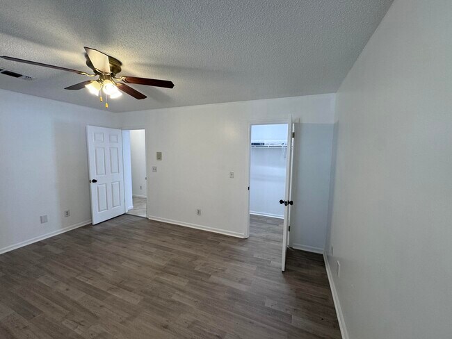 Building Photo - 6868 E Bay Blvd