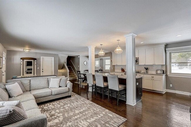 Building Photo - Updated Brookfield 4 bedroom home