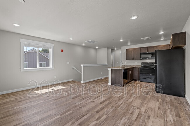 Building Photo - 435 2nd Ave N