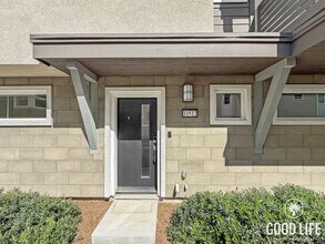 Building Photo - Stunning 2B/2BA Townhome in Mira Mesa for Rent!