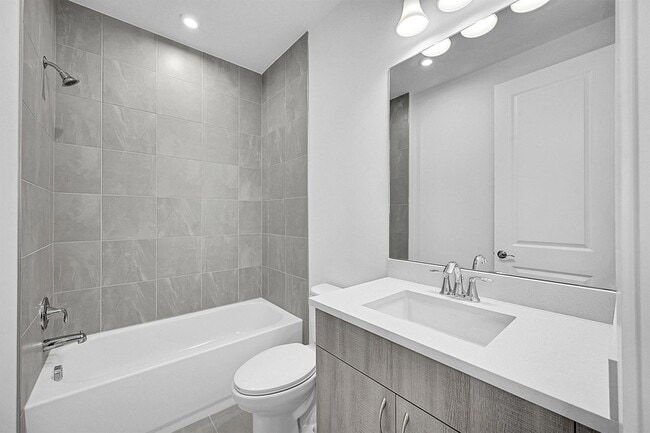 Building Photo - 13917 Vivant Dr