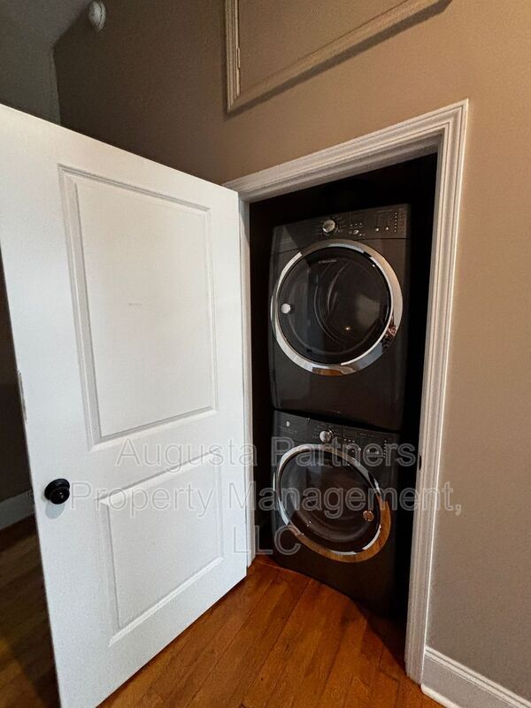 Building Photo - 936 Broad St