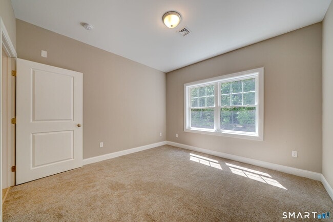 Building Photo - 37 Hunters Ln