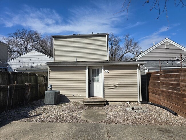 Building Photo - Charming 3 Bedrooms, 2 Full Bathroom Home!...