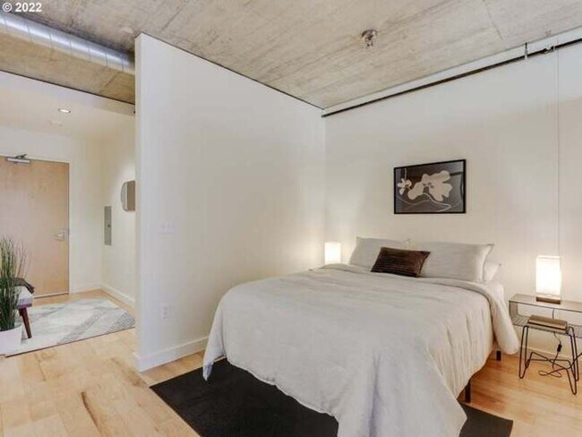 Building Photo - 1926 W Burnside St