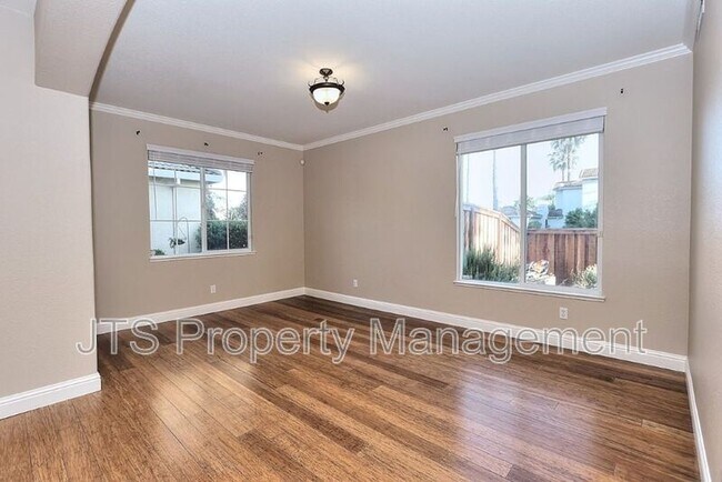 Building Photo - 2040 San Esteban Cir