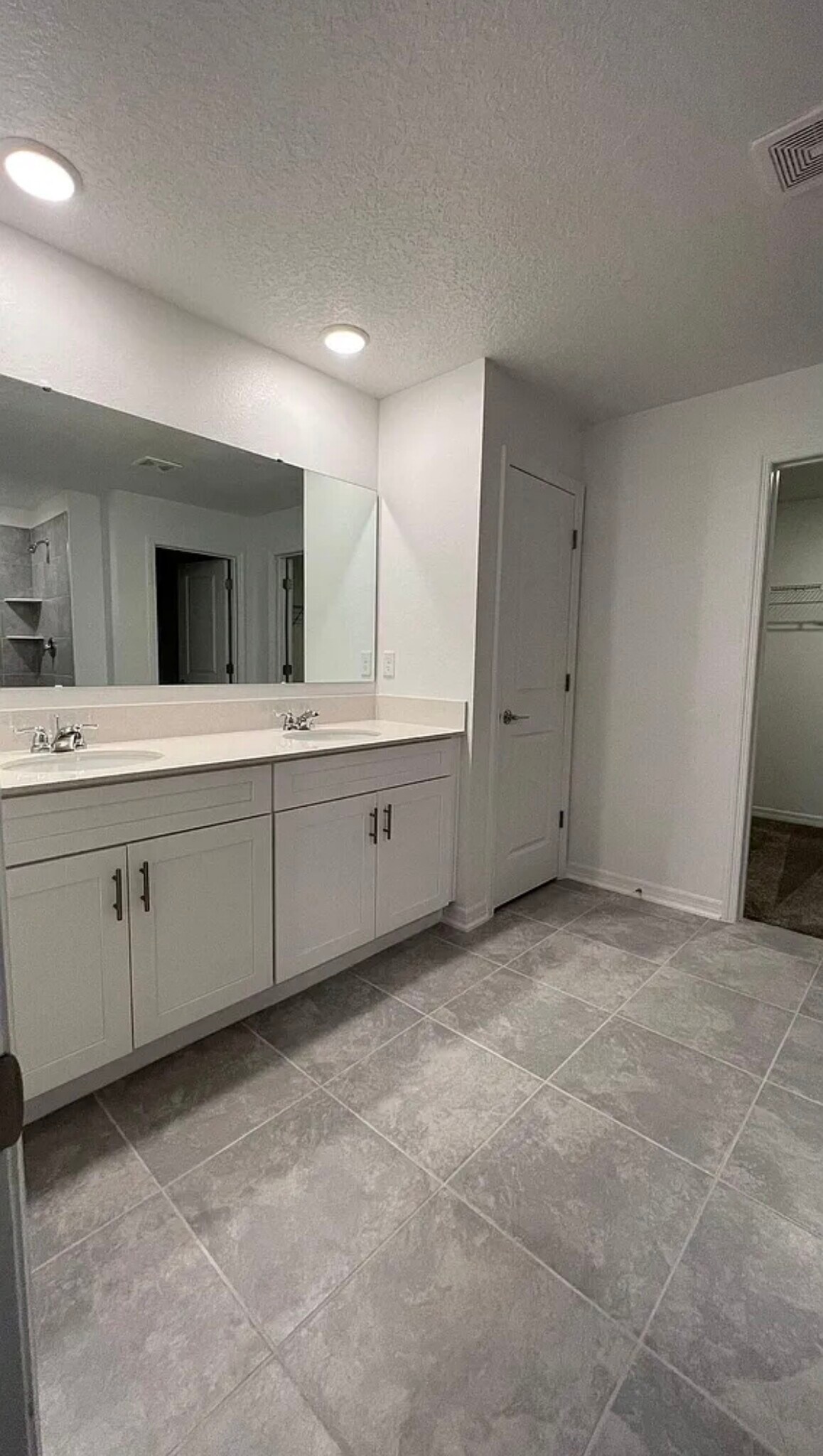 Building Photo - 409 Three Oaks Dr