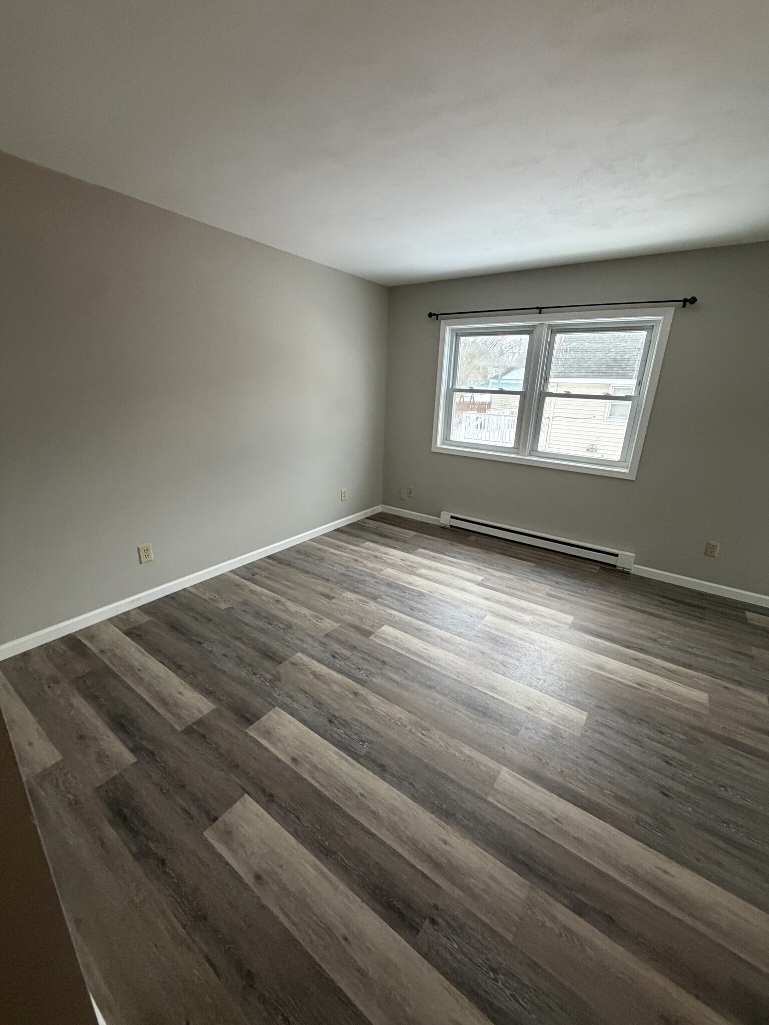 Building Photo - 285 1/4 Walnut St