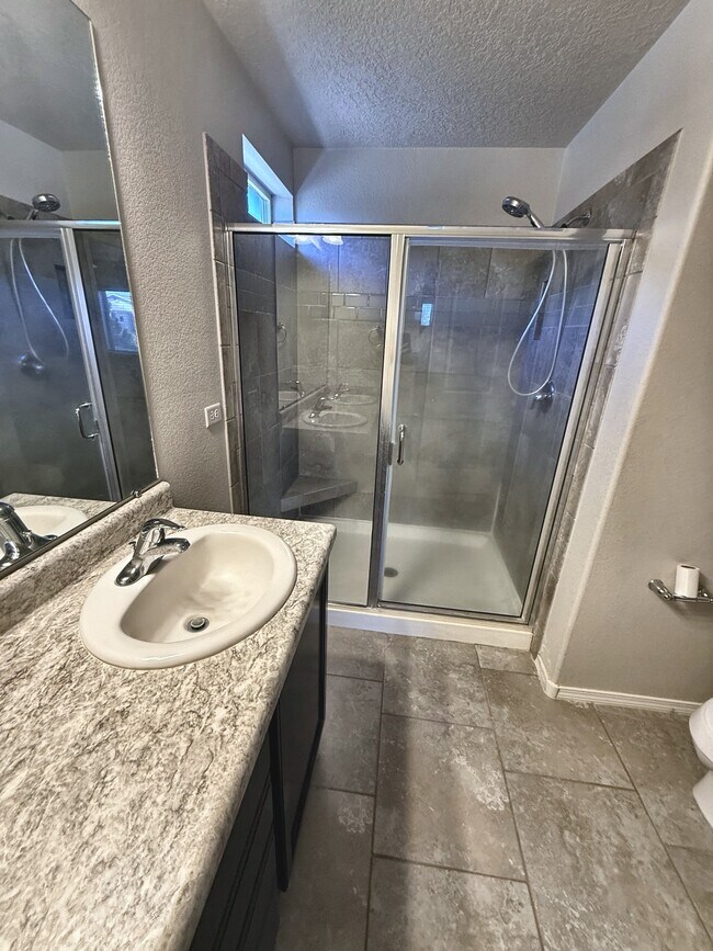Building Photo - 8936 Mission Ridge Dr