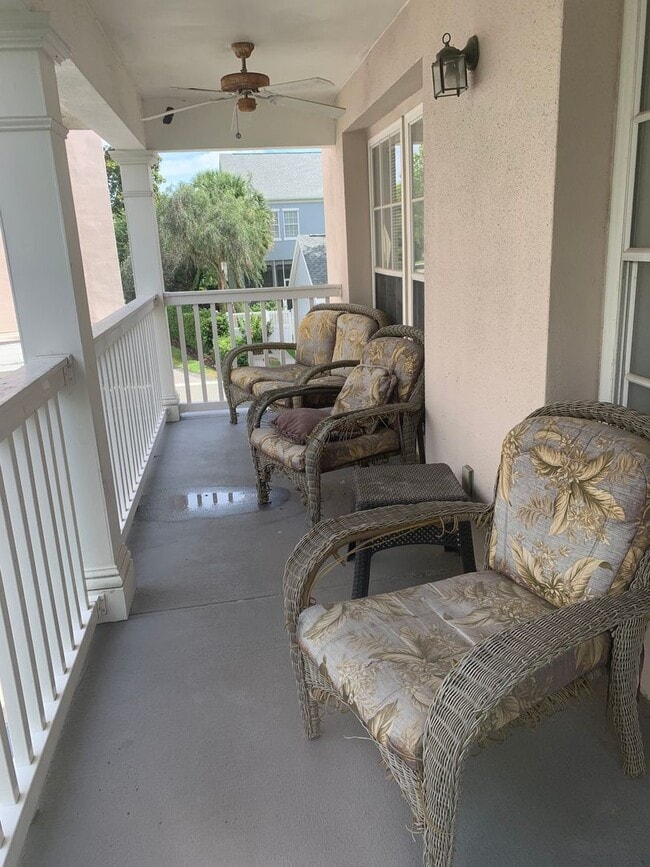 Building Photo - 571 Water St