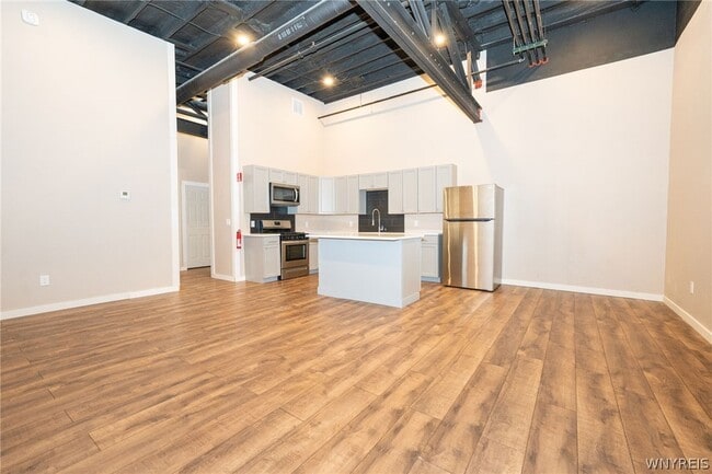 Building Photo - 2335 Main St