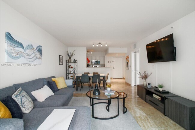 Building Photo - 1155 Brickell Bay Dr