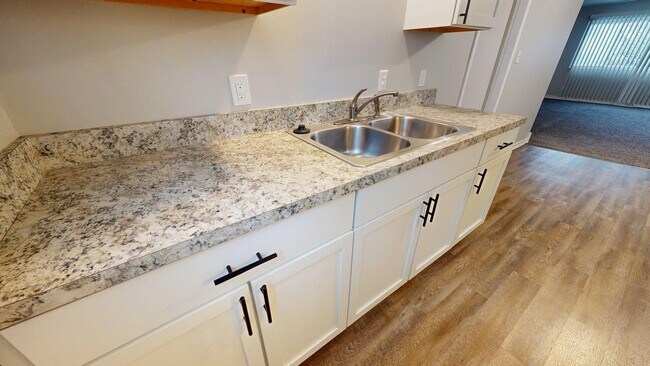 Building Photo - 7405 Marlborough Ave