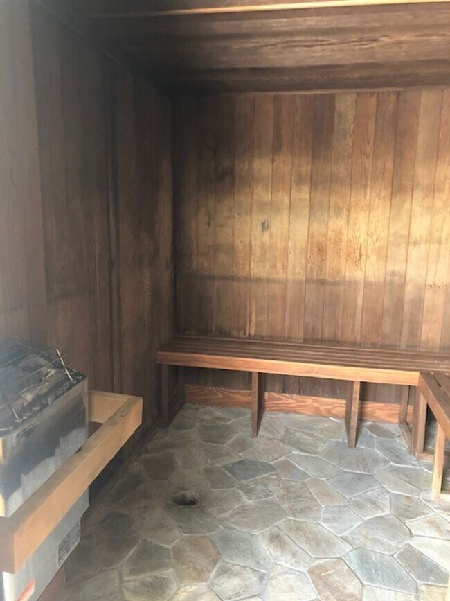 Building Photo - Upgraded Studio Unit at the Five Regents i...
