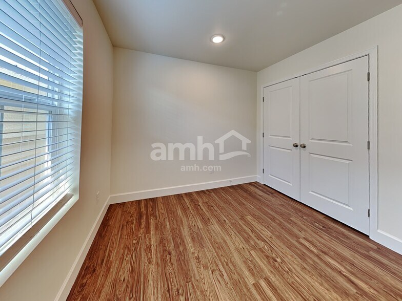 Building Photo - 33023 Lookout Ln