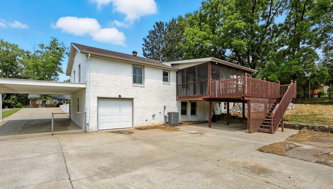 Building Photo - Spacious 3 bedroom home with finished base...