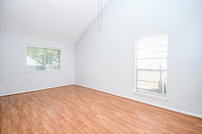 Building Photo - 2430 Long Reach Dr