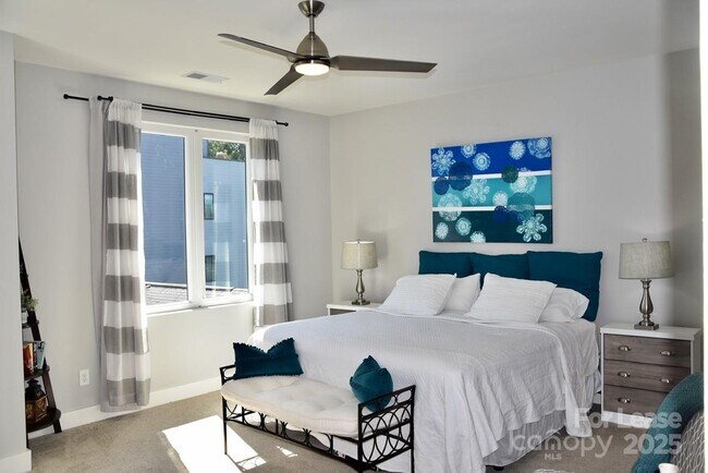 Building Photo - 916 Westbrook Dr