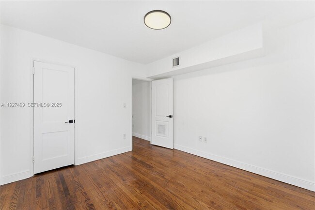 Building Photo - 559 NE 68th St