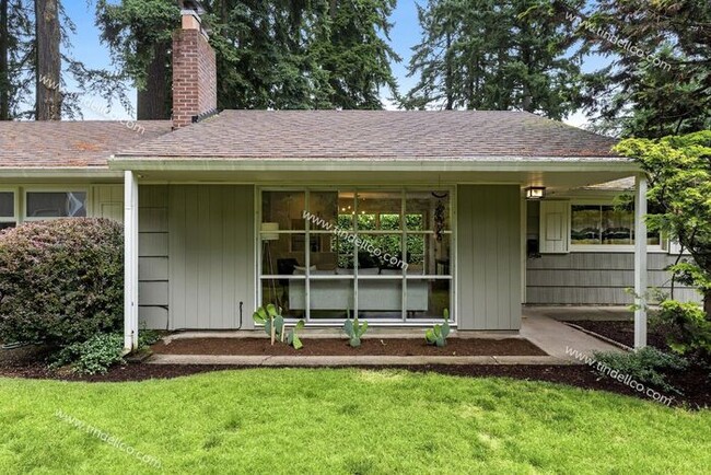 Building Photo - Charming 2-Bedroom Home w/ Modern Upgrades...