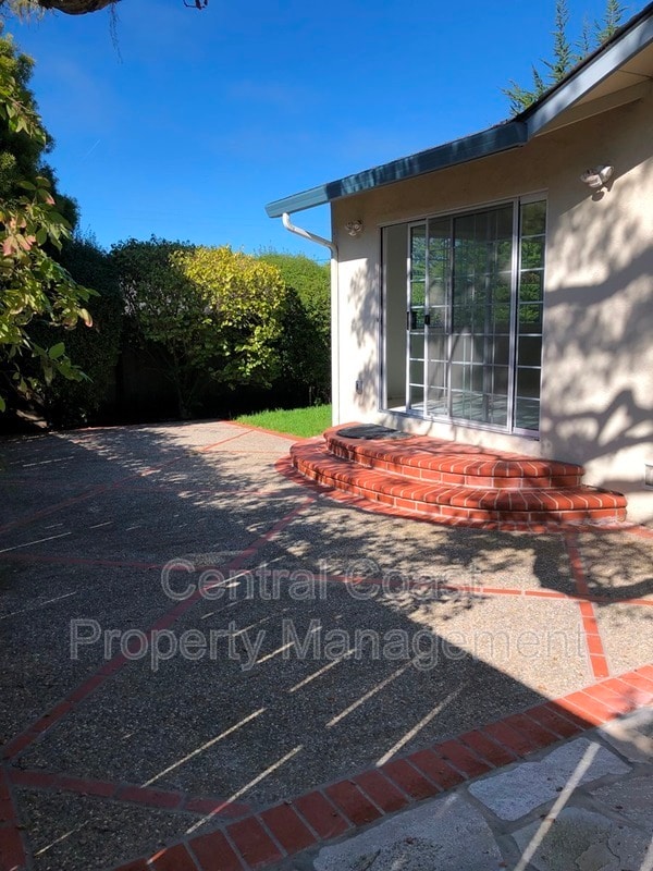 Building Photo - 2884 Sloat Rd