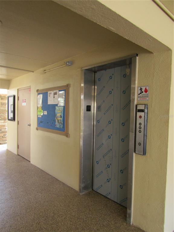 Building Photo - 1400 Tarpon Center Dr
