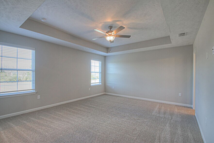 Building Photo - 4340 Doral Dr