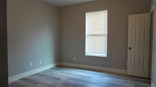 Building Photo - 6502 Bunche Dr