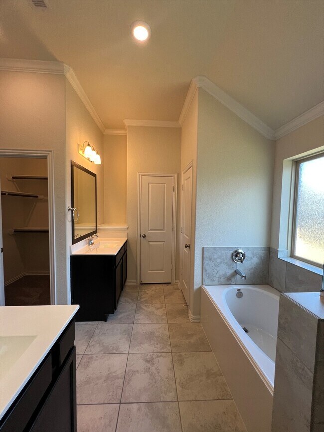 Building Photo - 4933 Spring Terrace Ln