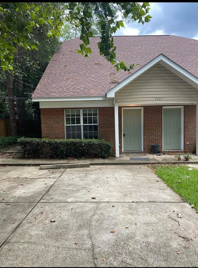 Building Photo - 1921 Fannie Dr