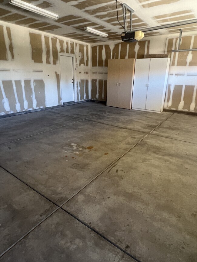 Building Photo - 1205 Shadow Glen Ln