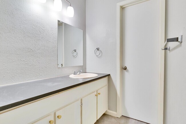 Building Photo - 2203 E Stassney Ln