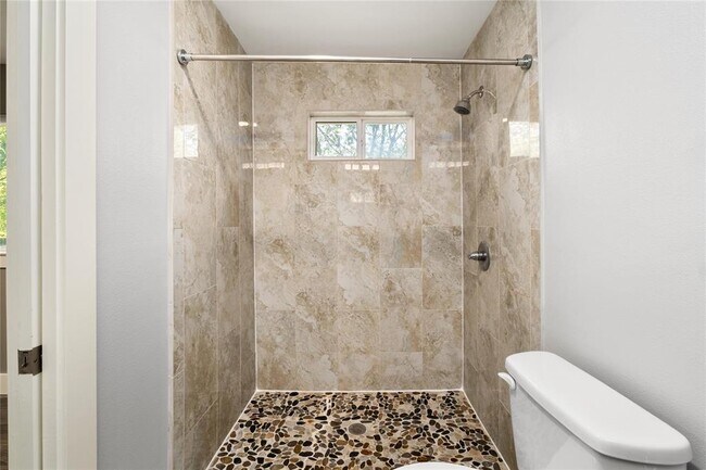 Building Photo - 1204 Eleanor St