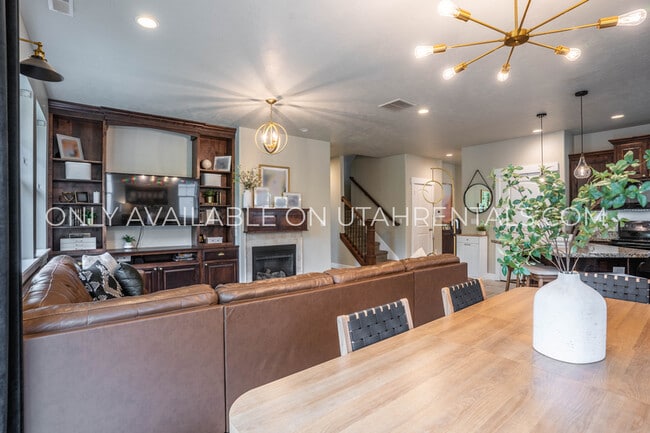 Building Photo - 1777 W Yarrow Dr