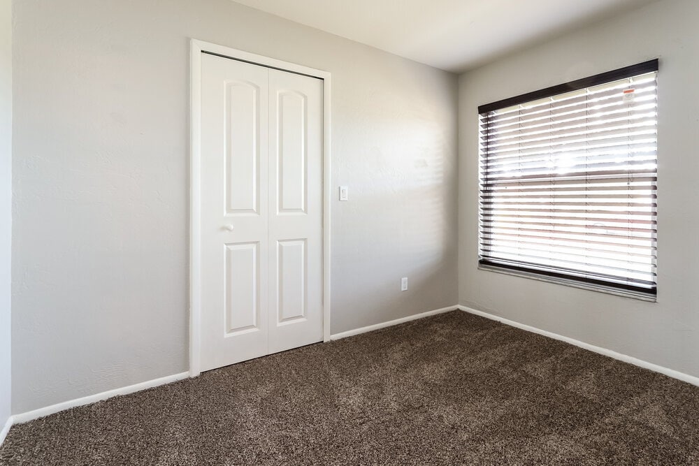 Building Photo - 1414 NE Van Loon Ln