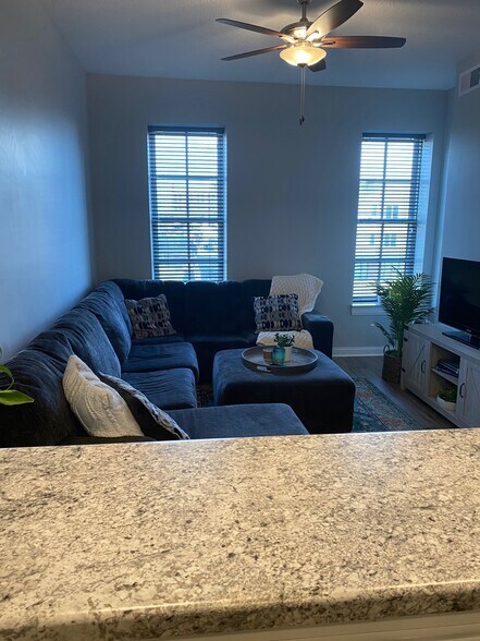 Building Photo - 512 Brady St