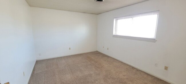 Building Photo - re1417