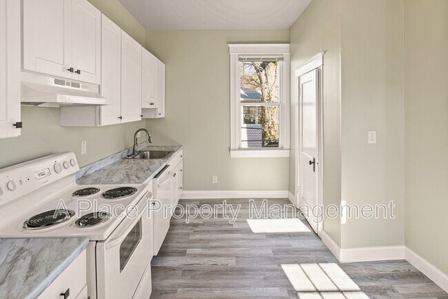 Building Photo - 2976 Kincaid Ave