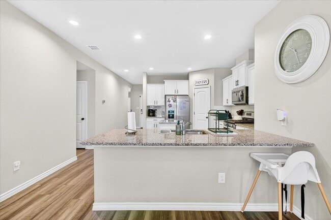 Building Photo - 8121 Cattlemen Dr