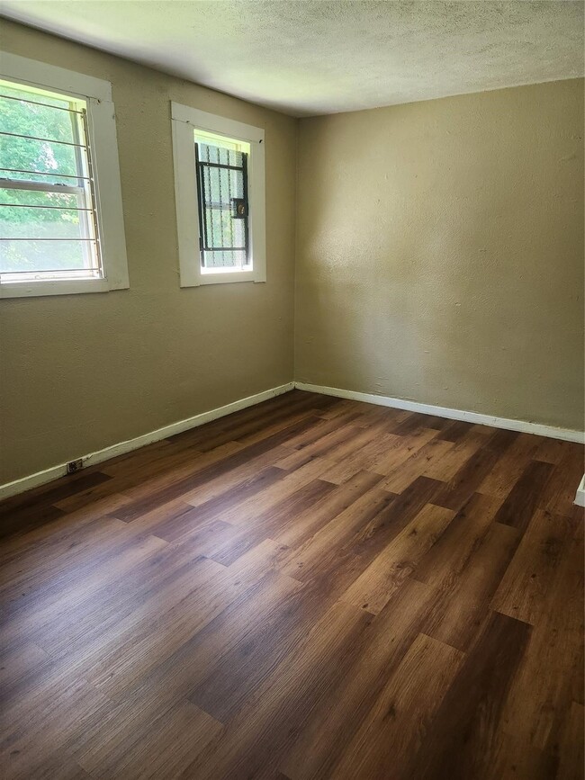 Building Photo - 4827 Shreveport Blvd