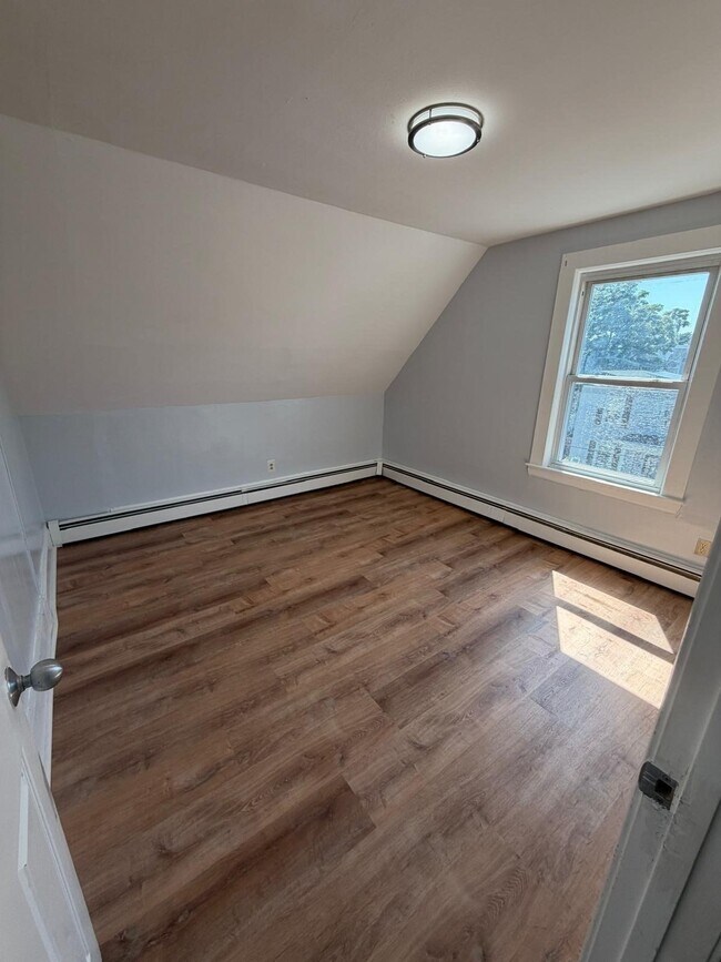 Building Photo - 55 Harwood St