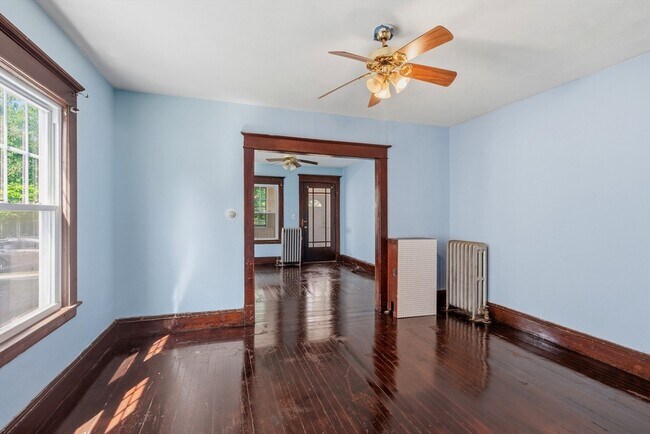 Building Photo - 371 Oakland St