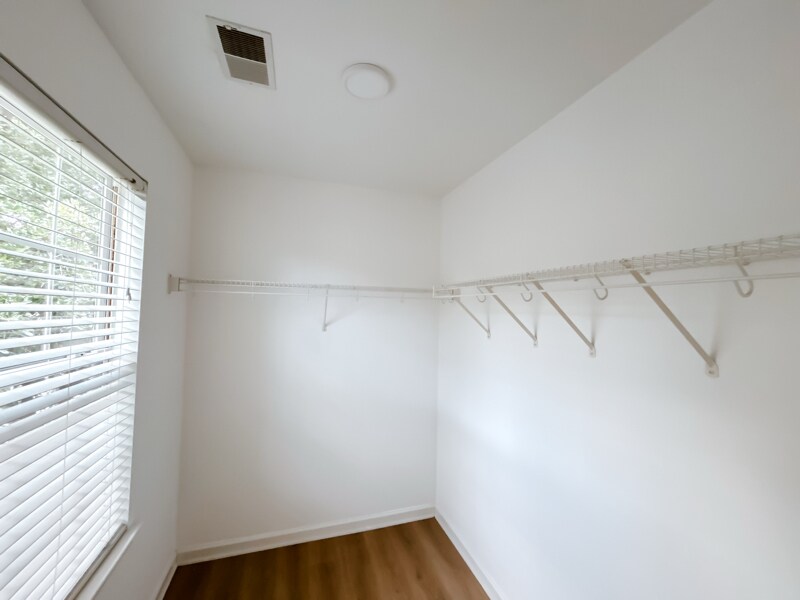 Building Photo - 215 Dillard Mill Dr